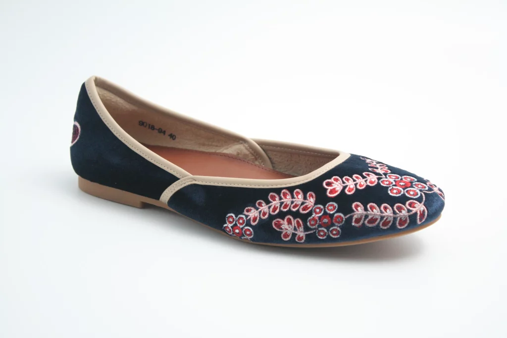 Blue velvet jutti flat